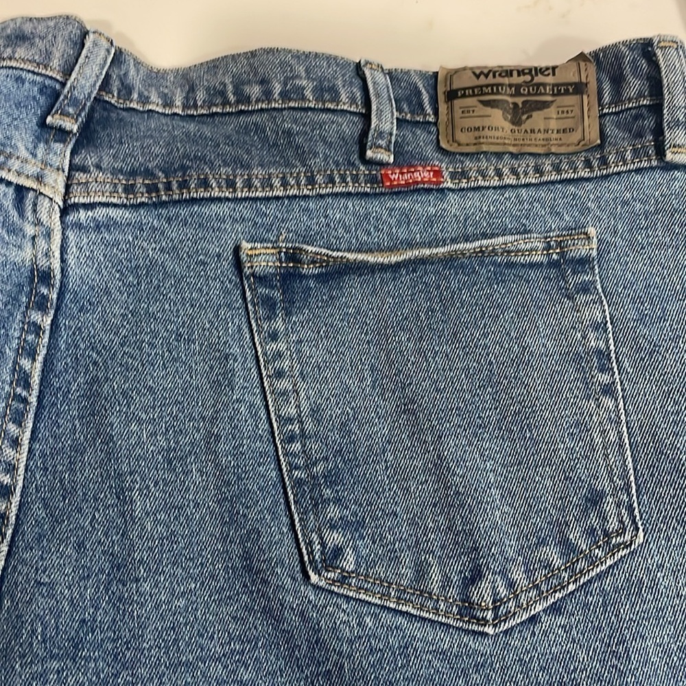 Wrangler premium denim men’s straight jeans in size 44x 30 - Picture 3 of 5